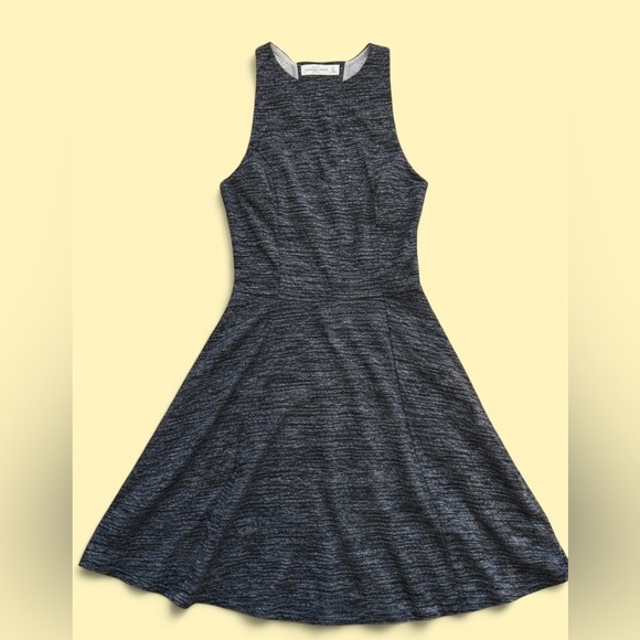 Abercrombie & Fitch Dresses & Skirts - Abercrombie & Fitch Gray Textured Skater Dress Cutout Back Size Small